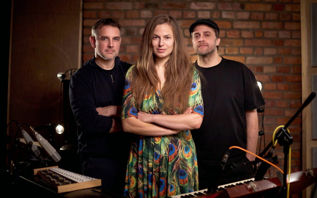 Jadźka Kłapa & Andres Beeuwsaert – CRUCES